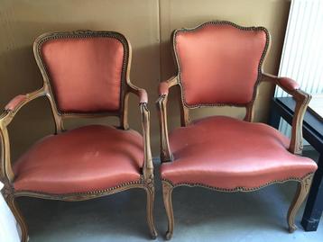 2 antieke zetels beschikbaar voor biedingen