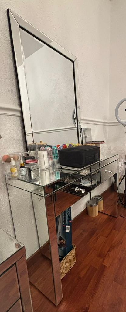 Te koop: Spiegelend bureau, grote spiegel & spiegelkast, Huis en Inrichting, Tafels | Kaptafels, Zo goed als nieuw, Glas, Ophalen