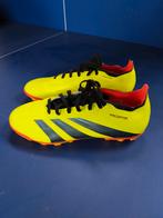 Voetbal schoenen voor kunst gras. Maat 40 2/3., Ophalen, Zo goed als nieuw, Schoenen