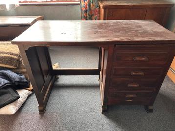 Bureau vintage beschikbaar voor biedingen