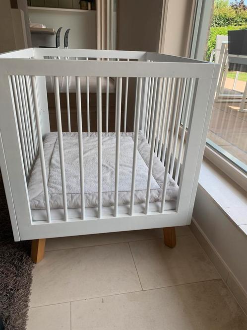 Stevig wit babypark met houten poten, demonteerbaar, Kinderen en Baby's, Babyparken, Gebruikt, Rechthoekig, In hoogte verstelbaar