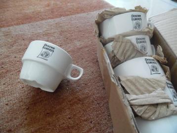  Douwe Egberts koffiekoppen beschikbaar voor biedingen