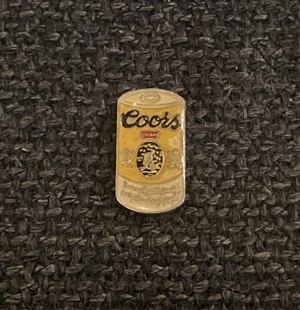 PIN - COORS - BEER - BIER - BIÈRE, Collections, Envoi, Utilisé, Marque, Insigne ou Pin's