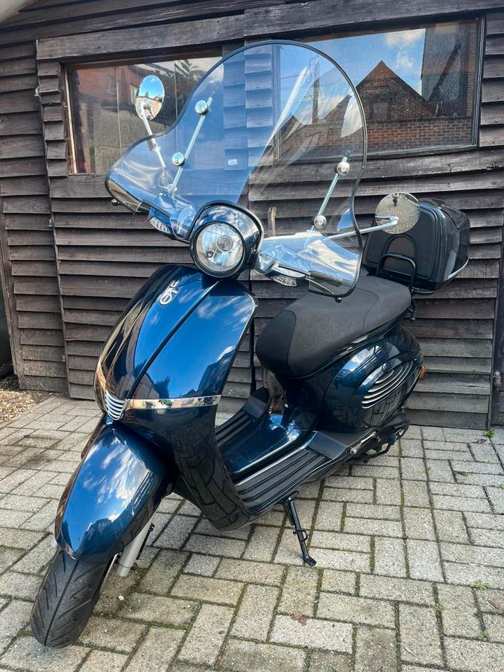 Motor Scooter 125 cc btc vespa look, Motoren, Overige Motoren, 11 kW of minder, 1 cilinder, Ophalen