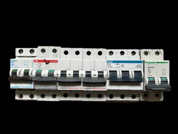 Set van 6 stroomonderbrekers beschikbaar voor biedingen