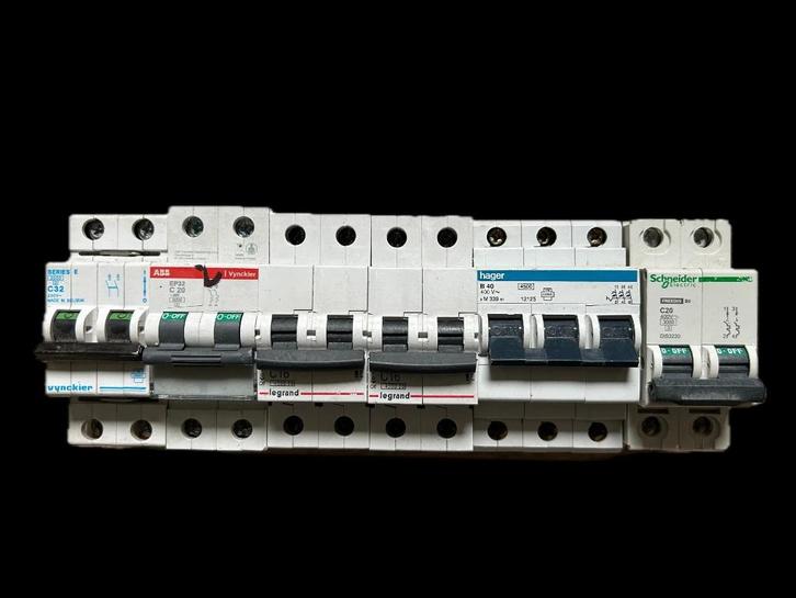 Lot de 6 disjoncteurs, Bricolage & Construction, Électricité & Câbles, Utilisé, Autres types, Enlèvement ou Envoi