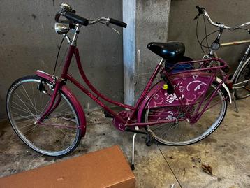 Damesfiets omafiets studentenfiets beschikbaar voor biedingen
