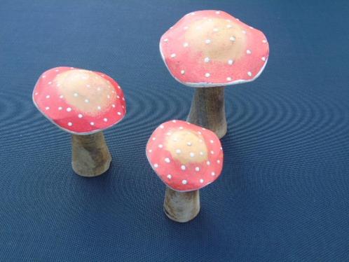 Geel-oranje paddestoel houten beeld set van 3 stuks, Tuin en Terras, Tuinbeelden, Nieuw, Overige typen, Hout, Ophalen of Verzenden
