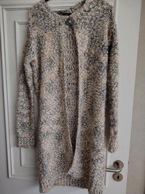 lange gebreide vest met siergesp, Kleding | Dames, Truien en Vesten, Zo goed als nieuw, Maat 38/40 (M), Ophalen of Verzenden