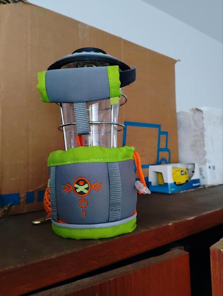 Opwindbare lamp met kompas en musketon. (Habba?), Kinderen en Baby's, Speelgoed | Buiten | Actiespeelgoed, Ophalen