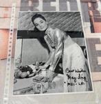 James Bond 007 Goldfinger May Ling Mei Lei, photo signée COA, Collections, Enlèvement ou Envoi, Neuf, Photo ou Carte, Signé