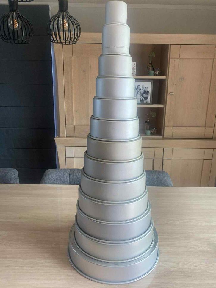 Set van 13 ronde bakvormen en heating core - Wilton / PME, Hobby en Vrije tijd, Taarten en Cupcakes maken, Gebruikt, Bakvorm, Taarten