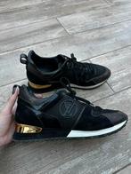 Louis Vuitton Run Away Sneakers, Zwart, Ophalen of Verzenden, Zo goed als nieuw, Sneakers