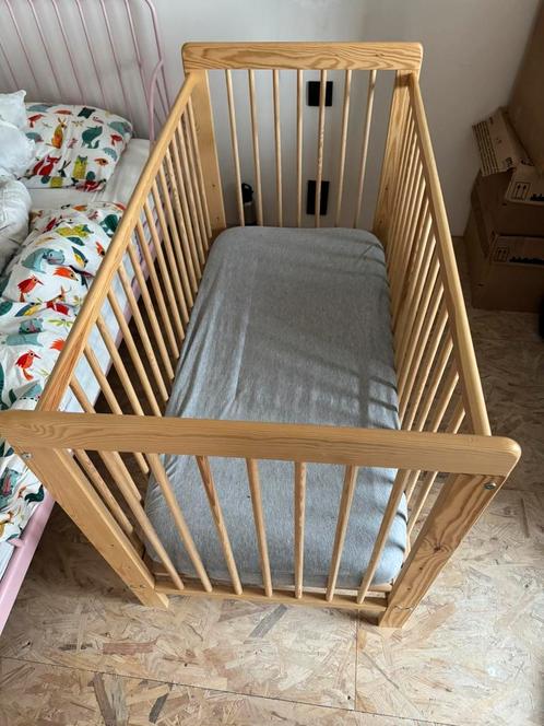 Spijlenbed/peuterbedje met matras - 3 verschillende standen, Kinderen en Baby's, Babywiegjes en Ledikanten, Zo goed als nieuw