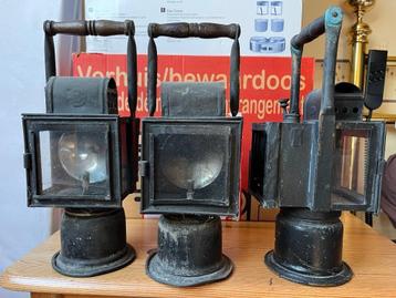 Antieke carbuurlampen beschikbaar voor biedingen