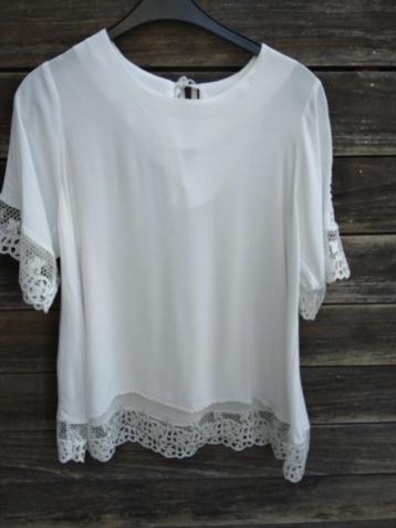 Witte Bloes Met Kant In Maat 42/44, Kleding | Dames, Ophalen of Verzenden, Gedragen, Maat 42/44 (L), Wit