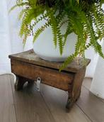 Leuk oud krukje met kleine opbergruimte, Ophalen, Zo goed als nieuw