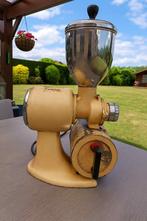 Industriële elektrische koffiemolen uit de Mokabon jaren '50, Ophalen