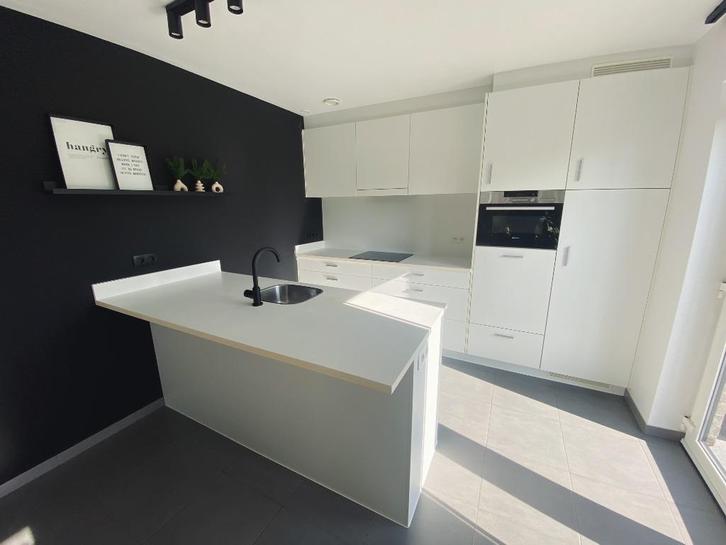 Witte keuken met keukeneiland – inclusief Siemens-toestellen, Huis en Inrichting, Keuken | Complete keukens, Gebruikt, Overige typen