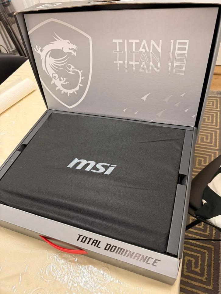 MSI Titan 18 HX A14VIG RTX 4090  14900HX 64GB RAM, Computers en Software, Windows Laptops, Zo goed als nieuw, 17 inch of meer