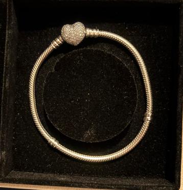 PANDORA 2x armbanden 2 x ring 3 x bedel 1 x ketting beschikbaar voor biedingen