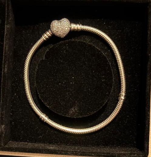 PANDORA 2x armbanden 2 x ring 3 x bedel 1 x ketting, Handtassen en Accessoires, Armbanden, Zo goed als nieuw, Ophalen of Verzenden