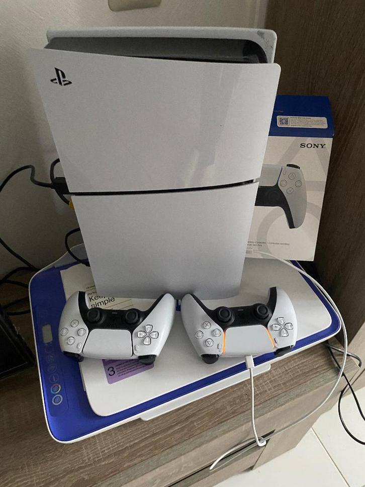 Console PlayStation5 Edition - 2 manettes 1 To, Consoles de jeu & Jeux vidéo, Consoles de jeu | Sony PlayStation 5, Comme neuf