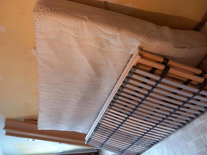 Bedframe + dubbele lattenbodem + matras 160x200, Huis en Inrichting, Slaapkamer | Matrassen en Bedbodems, Zo goed als nieuw, Bedbodem