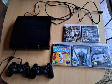 Playstation 3 Slim met 5 games,kabels en 2 controllers 250GB