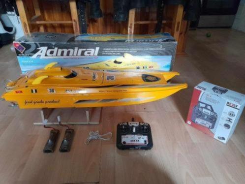 VINTAGE RC NQD Catamaran Powerboat RTR, Hobby en Vrije tijd, Modelbouw | Boten en Schepen, Ophalen