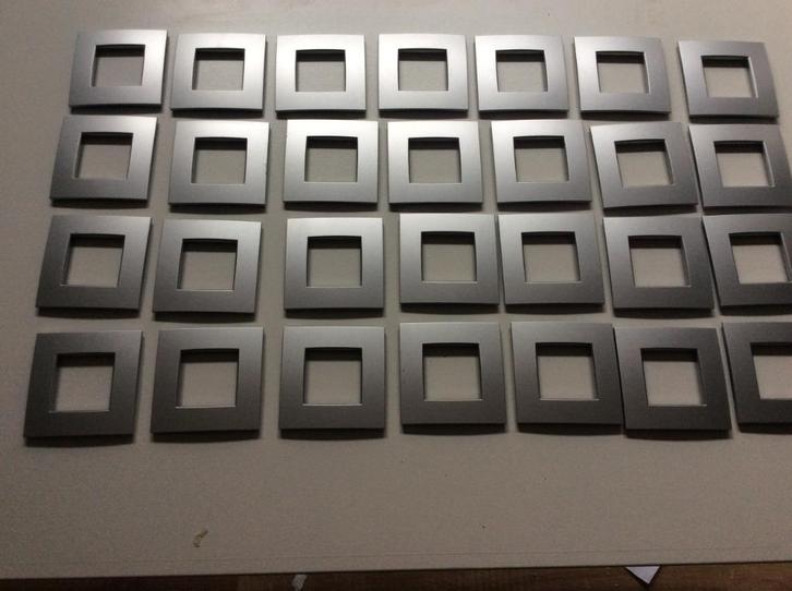 Niko Intense Sterling, Doe-het-zelf en Bouw, Elektriciteit en Kabels, Gebruikt, Stekker, Ophalen of Verzenden