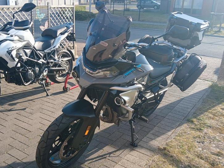 cf 800 mt nieuwstaat bouwj.2022/5600km, Fietsen en Brommers, Brommers | Derbi, Zo goed als nieuw, Ophalen