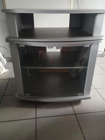 Tv kastje beschikbaar voor biedingen