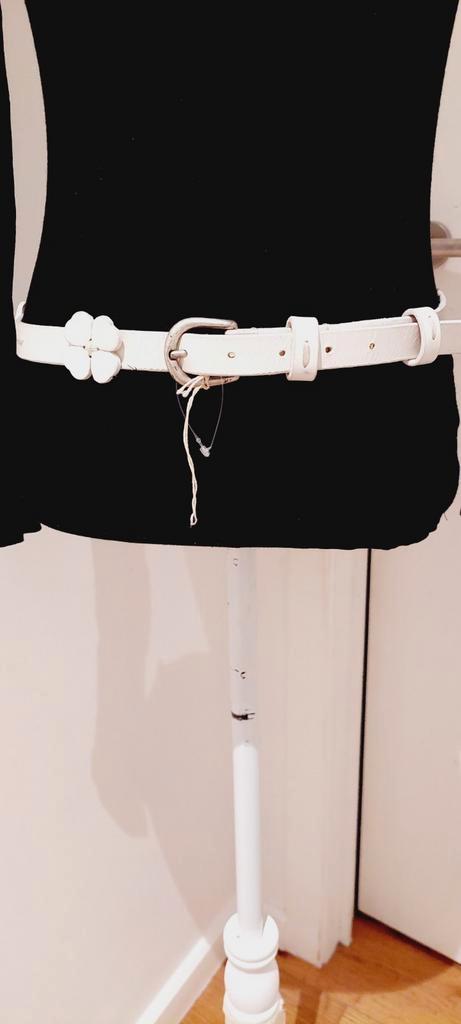 Ceinture blanche cuir made in italie des années70 comme neuf, Kleding | Dames, Riemen en Ceinturen, Zo goed als nieuw, Heupriem