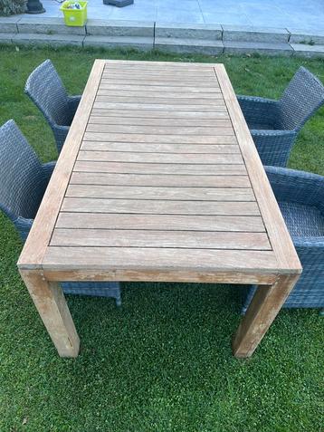 Tuintafel teak en gratis stoelen 