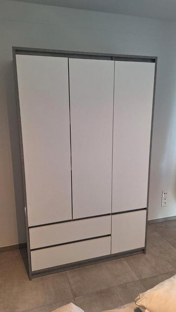 Garde-robe BILLUND 119x193 blanc/béton beschikbaar voor biedingen