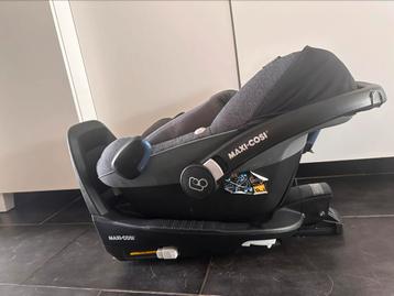 Maxi cosi Pebble plus in grijs met 3-way isofix autostoel beschikbaar voor biedingen