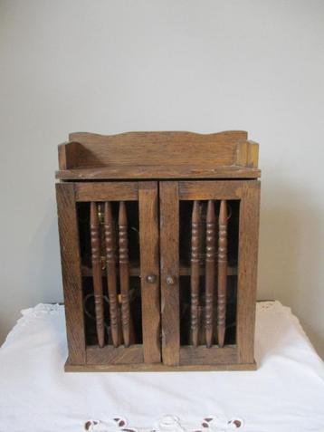 Eiken miniatuur kabinet beschikbaar voor biedingen