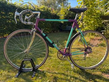 Mooie vintage koersfiets helemaal op punt gesteld beschikbaar voor biedingen