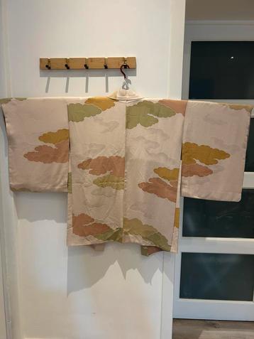 Haori japonais vintage en soie – Nuages pastel avec himo beschikbaar voor biedingen