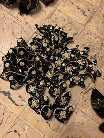 Set van 127 kerstballen in goud zwart met glitters & pluimen beschikbaar voor biedingen