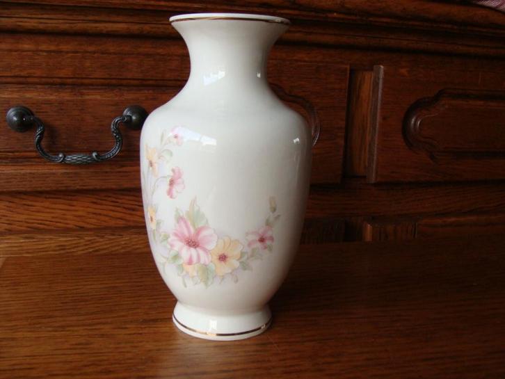 1ancien vase en porcelaine, poinçonné, 1 vase papillon, neuf, Maison & Meubles, Accessoires pour la Maison | Vases, Neuf, Blanc