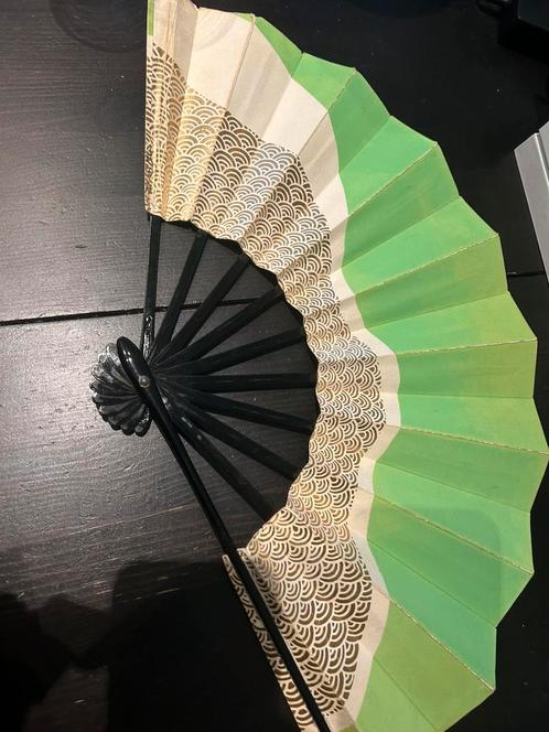 Japanse sensu fan - Gouden golfpatroon op een groene achterg, Antiek en Kunst, Antiek | Overige Antiek, Verzenden