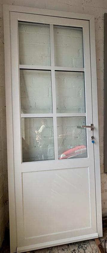 Aluminium buitendeur te koop – wit (RAL 9016) beschikbaar voor biedingen
