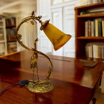 Sfeerlamp met reiger en kapje in glaspasta beschikbaar voor biedingen