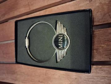 Sleutelhanger van Mini 3D beschikbaar voor biedingen