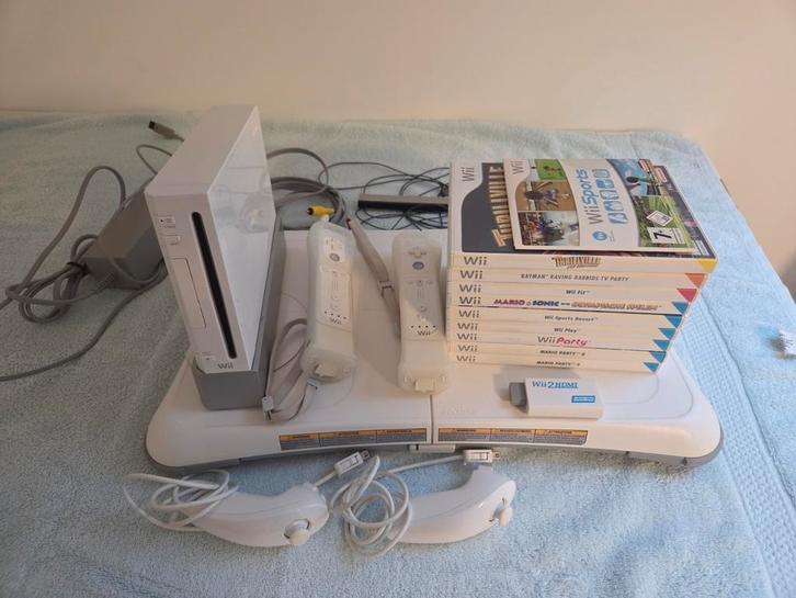 NINTENDO WII met ballance board, 10 games & Wii2HDMI, Games en Spelcomputers, Spelcomputers | Nintendo Wii, Met 2 controllers