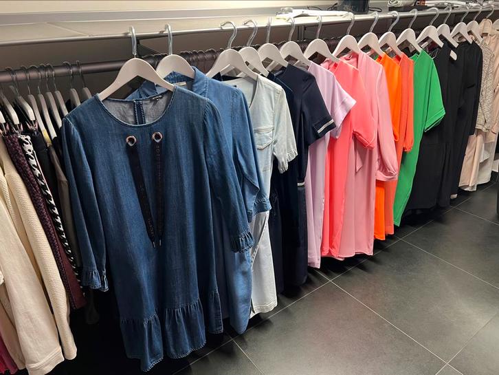 Nieuw en zo goed als nieuwe dameskledij 36-38-40, Kleding | Dames, Jurken, Zo goed als nieuw, Ophalen