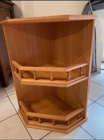 Hoekplank in perfecte staat beschikbaar voor biedingen