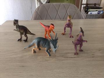 Dino's verschillende speelgoed characters (10-12 cm)